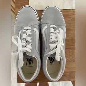 Vans Old Skool Women’s Low Tops Grey and White
